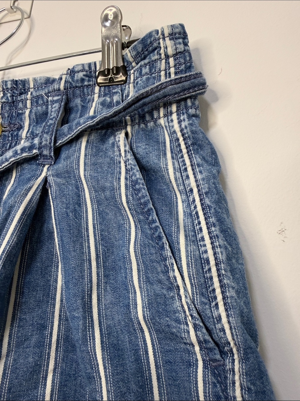 American Eagle Outfitters Blue and White Striped paper bag denim shorts size 2 - Picture 6 of 9